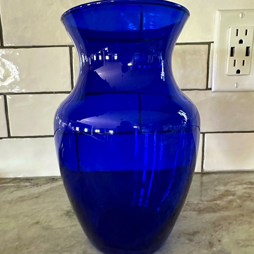 Cobalt blue bouquet flower arrangement vase 7.5”x4”